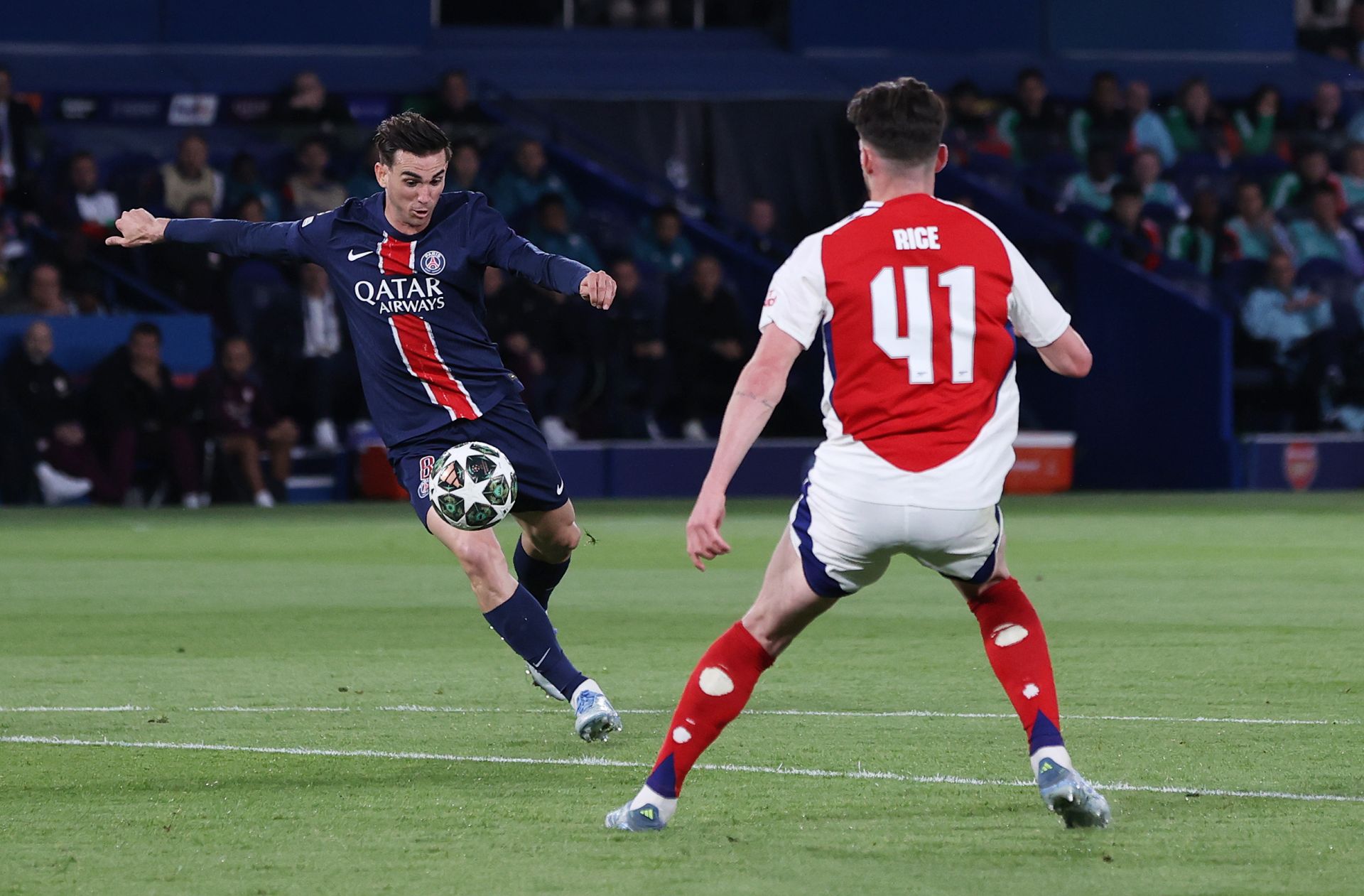 转折点巴黎圣日耳曼临场应变；英超赛后攻防权衡；悬念犹存；资深球员宣示担当的简单介绍