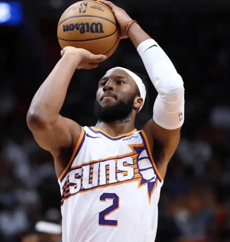 包含休斯敦火箭迎NBA总决赛关键赛，今晨绝杀压哨，媒体盛赞，轮换策略成焦点的词条