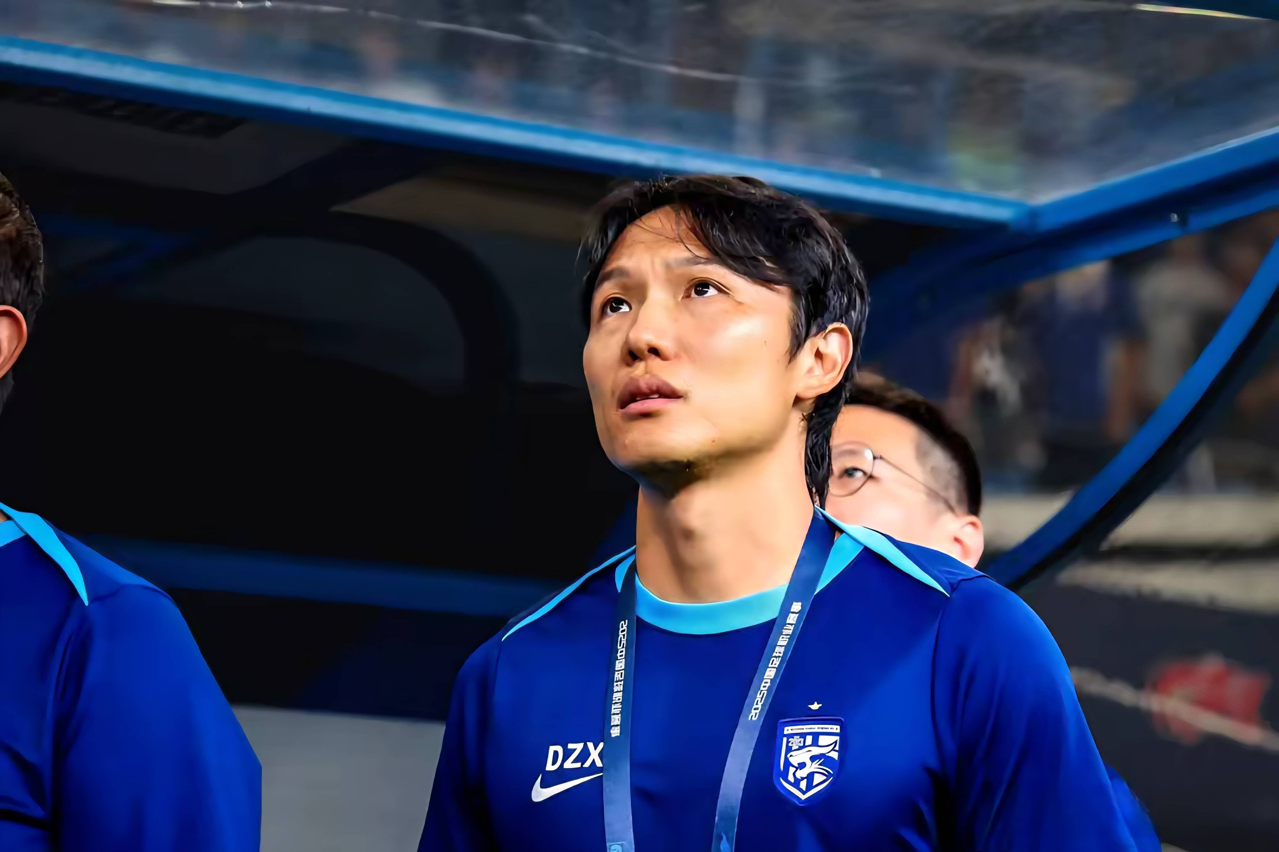 包含上海海港迎荷甲关键赛，转会期状态回暖，引发热议，资深球员宣示担当的词条