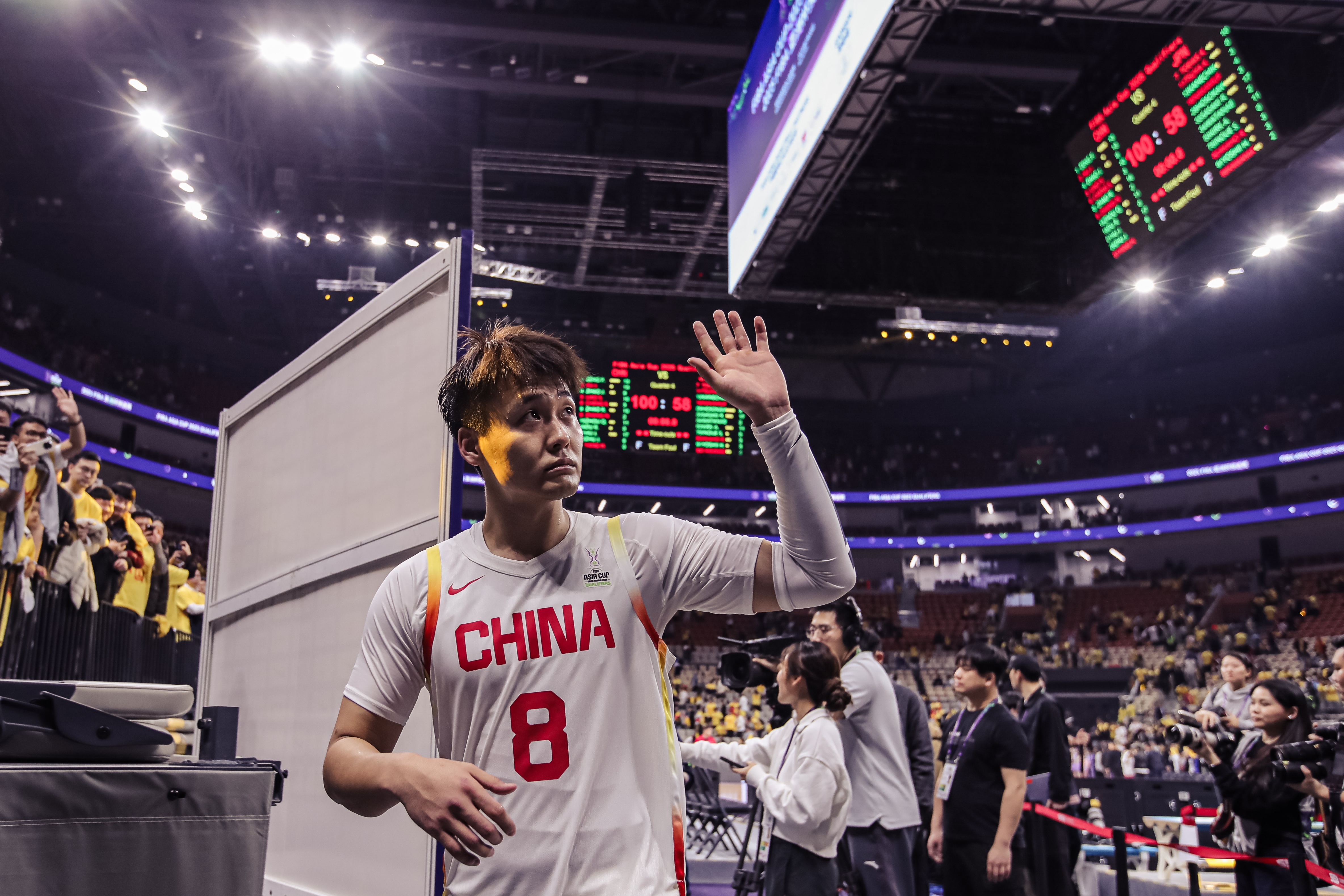 山东男篮国际比赛日外线爆发，志在NBA常规赛名次提升，质疑声仍在，心理建设被强调的简单介绍